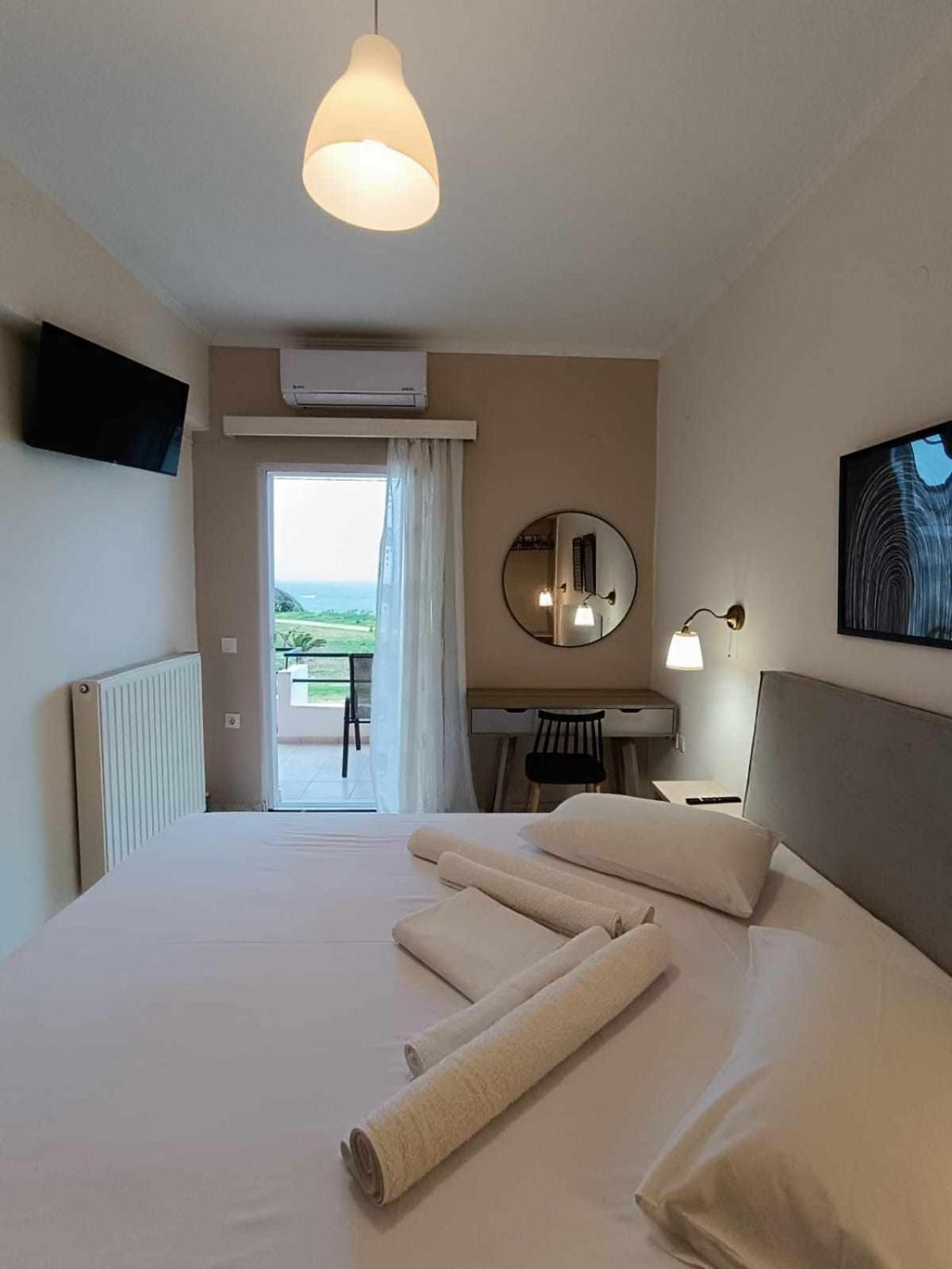 Faros Apartments Митикас Екстериор снимка